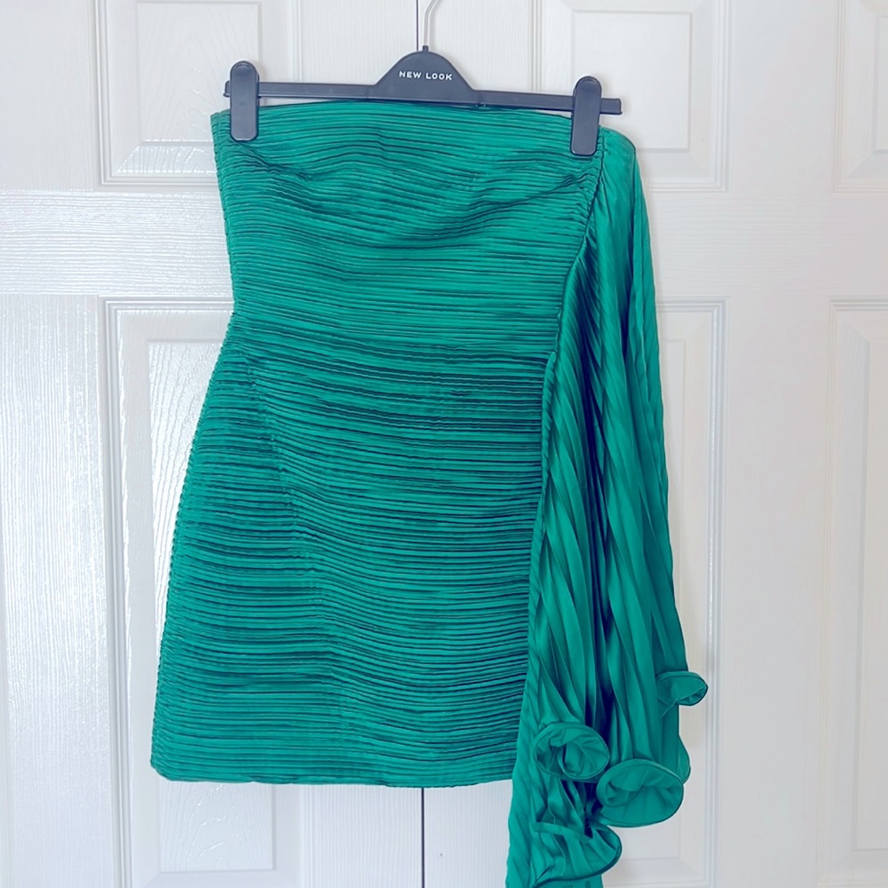 Amur Kaklieigh dress in green color size 4